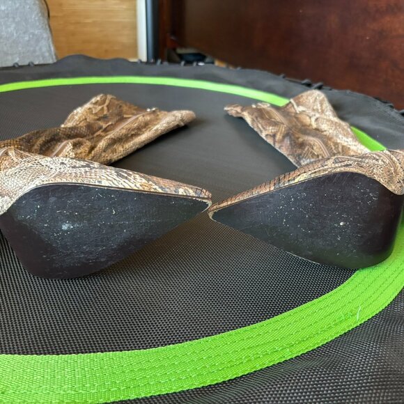 High heel faux snake skin boots 10 M - Picture 3 of 4